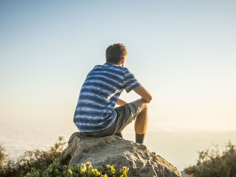 Việc phân tích khách quan các điểm mạnh và điểm yếu là cần thiết để đánh giá toàn diện và cung cấp thông tin cân bằng, đáng tin cậy cho người đọc.