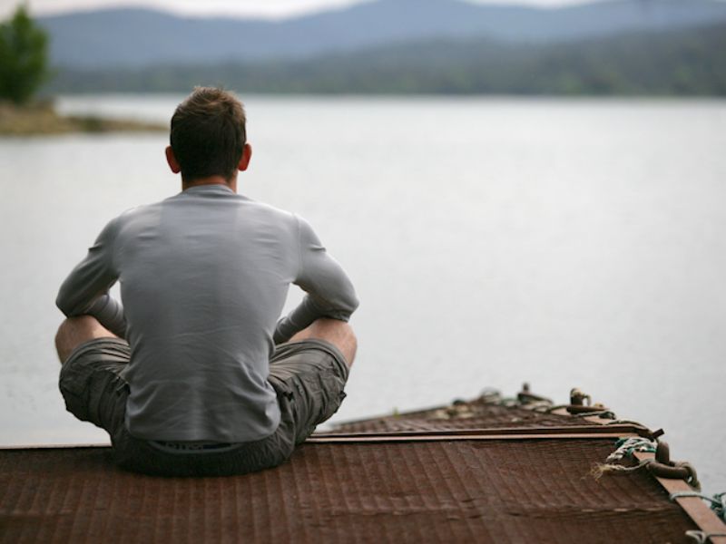 Khí chất điềm tĩnh là khả năng duy trì sự tự chủ về cảm xúc, giữ được trạng thái bình tĩnh và sáng suốt trong suy nghĩ khi đối mặt với áp lực, căng thẳng, hoặc các tình huống bất ngờ. 