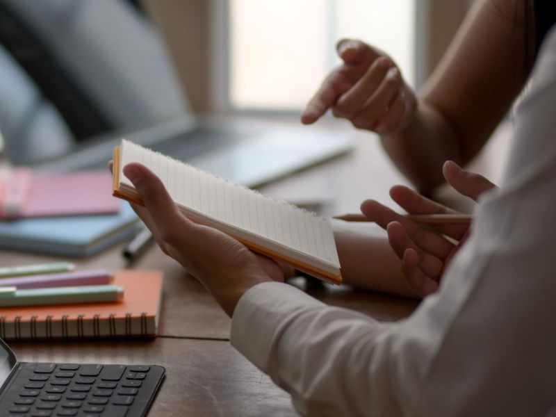 Phương pháp Nghiên cứu Định tính: Quy trình, Kỹ thuật Phỏng vấn và Xử lý Dữ liệu