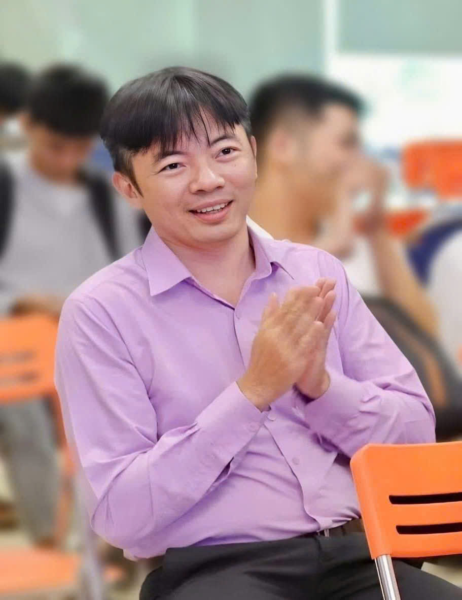 Giảng viên Nguyễn Thanh Phương là chuyên gia cố vấn chuyên sâu về Nghiên cứu khoa học, Ứng dụng AI và Digital Marketing. Với nền tảng học thuật vững chắc và kinh nghiệm thực chiến dày dặn, tác giả trực tiếp hướng dẫn phương pháp luận, thiết kế nghiên cứu và phân tích dữ liệu định lượng/định tính cho hàng ngàn học viên và doanh nghiệp. Mọi nội dung chia sẻ đều tuân thủ nguyên tắc khách quan, thực chứng và mang giá trị ứng dụng cao, hướng tới mục tiêu cốt lõi: "Làm bạn tốt hơn!